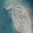 Pekín y Hanói avanzando posiciones lejos del ruido diplomático mediante la creación de islas artificiales.