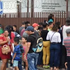 Fotografía de archivo en la que se captó a un grupo de migrantes cubanos en Tapachula, (México).