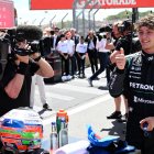 Kimi Antonelli  de Mercedes reacciona tras adjudicarse el sprint como preámbulo del Gran Premio de Gran Bretaña.