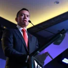 Noboa reglamenta rebaja tributaria para constructoras que donen viviendas sociales en Ecuador.