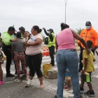 Afectados de los terremotos en La Guaira protestan ante la inacción estatal.