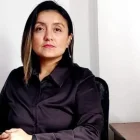 Equipos de rescate buscan a la gobernadora que coordinaba ayuda por lluvias y deslizamientos.