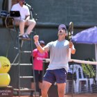 El tenista Matheus Pucinelli celebra el triunfo sobre el argentino Hernán Casanova en la final del Challenger de Quito.