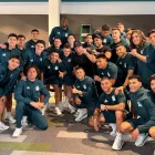 Los jugadores de México posan con los relojes Rolex que posteriormente fueron devueltos por decisión de la Federación Mexicana de Futbol.