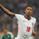 Jude Bellingham de Inglaterra celebra un gol en el estadio Azteca en Ciudad de México.