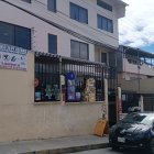 En el sur de Cuenca, los vecinos del barrio Eloy Alfaro vivieron momentos de terror durante un robo y balacera que se registró el sábado.