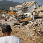 Luego del terremoto, Venezuela se centra en retirar los escombros y en recuperar los cuerpos de las víctimas, tras la partida de los rescatistas.