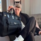 Erling Haaland trasladó su impacto del Mundial a la moda con una colección de bolsos de lujo que incluye piezas de Hermès, Louis Vuitton, Chanel y Goyard.