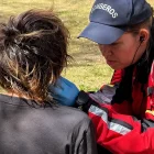 Personal del Puesto de Mando Operativo atendió a la mujer en la plaza García Moreno tras denunciar un presunto secuestro y violencia sexual.