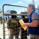 El abogado constitucionalista Fernando Bastias Robayo, del CDH, durante su visita a la Clínica Alcívar para presentar un oficio de solicitud de información.