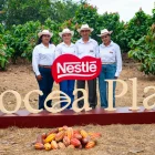 Agricultores de Plan Cacao, iniciativa de Nestlé Ecuador. De izquierda a derecha: Patricia Naranjo, Linda Vargas, Walter Vargas y Daniela Vargas.