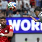 El momento histórico en que el argentino Enzo Fernández anota de cabeza el gol 3.000 en la historia de la Copa Mundial de la FIFA.