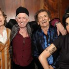 Al reversionar a Amy Winehouse, The Rolling Stone se acerca a una figura de la música británica reciente con mucha identidad y respeto.