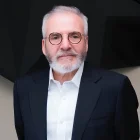 Jaime Orlando Santofimio Gamboa visitó la UEES para analizar los desafíos de la contratación pública, la transparencia y el impacto de la inteligencia artificial en la gestión estatal.
