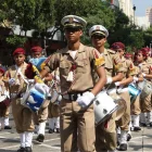 Por las fiestas de Guayaquil se realizan pregones estudiantiles en vías como 9 de Octubre, en el centro.