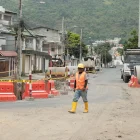 rabajos. Las labores ya se realizan en zonas cercanas a la calle Linderos, en Miraflores. Los trabajos vienen desde la calle Quisquís, al norte de Guayaquil.