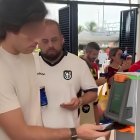 Captura del video compartido por Danilo Carrera en el momento en el que su hermano Felipe ingresa al estadio y se aprecia a Xavier Jordán detrás.