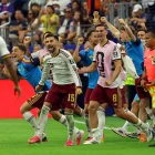 Jugadores de España celebran el triunfo ante Francia en la semifinal del Mundial 2026.