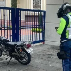 Referencial. La ATM reforzará los controles contra motociclistas que circulen sobre aceras en Guayaquil.