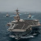 Buques de guerra de la Armada de EE.UU. desplegados en Medio Oriente, tras anunciar que reimpusieron este martes el bloqueo naval a Irán en el estrecho de Ormuz.
