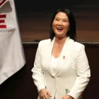 La presidenta electa de Perú, Keiko Fujimori (c), reacciona este miércoles, en Lima (Perú).
