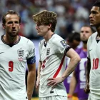 Harry Kane, capitán de Inglaterra, muestra su frustración al perder 1-2 la semifinal del Mundial de 2026 ante Argentina.