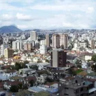 Quito ha maltratado su legado y no ha cultivado la estética como valor, y haría un mal cuadro si no lo salvaran su geografía caprichosa y el marco de sus volcanes.