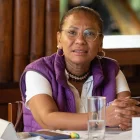 La ministra Julia Angulo Girón busca la Prefectura de Esmeraldas por el movimiento ADN mientras afronta un juicio por presunto peculado.