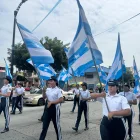 Los estudiantes desfilaron en el Barrio Garay.