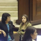 Liliana Durán (izquierda) es asambleísta por la Revolución Ciudadana y parte de la Comisión de Régimen Económico.