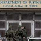 Policía custodiando a las afueras del Centro Metropolitano de Detención donde se encuentran recluidos el depuesto líder de Venezuela, Nicolás Maduro, y su esposa en Brooklyn, Nueva York (EE.UU.).