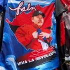 Fotografía que muestra una camiseta con la imagen estampada del presidente de Nicaragua, Daniel Ortega.