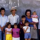 Familiares en Ecuador, país donde los hallazgos sobre el síndrome de Laron no fueron atendidos.