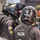 El personal policial acudió al mercado de La Libertad en donde un hombre fue asesinado la tarde de este martes