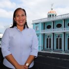En un edificio con más de cien años de memoria, Carolina Drouet León asumió el desafío de comenzar una nueva historia, como rectora de la U.E. Santo Hermano Miguel.