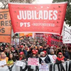 22/07/2026 15:17 (UTC)
Crédito:
EFE
Fuente:
EFE
Autor:
Nehuen Rovediello
Temática:
Trabajo » Sindicatos
Política » Gobierno
Trabajo
Trabajo » Salarios y pensiones
Cientos de integrantes de centrales obreras argentinas y organizaciones sociales fueron captadas este 22 de julio durante una marcha hacia el Congreso.