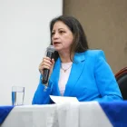 La vocal Elena Nájera actuó en el consejo consultivo con organizaciones políticas organizado por el CNE.