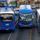 La imprudente maniobra ocurrió en las avenidas América y Mariana de Jesús y quedó registrada en un video difundido en redes sociales.