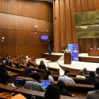 La universidad reunió a legisladores, jueces, fiscales y mandos militares para debatir cómo regular la inteligencia artificial y fortalecer la transparencia institucional.