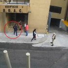 Una cámara de seguridad registró el paso de Héctor Vinicio Rojas antes de su desaparición en el Centro Histórico de Quito.
