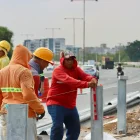 ATM instala nuevos guardavías en 12 puntos críticos de Guayaquil para reducir accidentes.