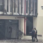La Policía inspeccionó la unidad judicial de Machala tras la explosión que causó daños materiales en el edificio.