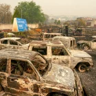 Varios coches calcinados en la localidad de Casavieja (Ávila), este lunes 27 de julio de 2026.