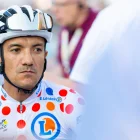 Richard Carapaz (EF Education-EasyPost) participa en el critérium de Boxmeer con el maillot de la montaña del Tour de Francia.
