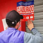 Imagen mejorada con IA: Durante la inspección técnica, los funcionarios encontraron una grave infestación de plagas, con cucarachas vivas.