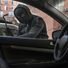 Referencial. El asaltante rompió el vidrio para sustraer las pertenencias.