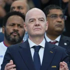 Imagen en la que puede verse al presidente de la FIFA, Gianni Infantino, durante un partido del Mundial de Estados Unidos, México y Canadá.