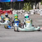 Pilotos compiten durante una jornada del Torneo Provincial de Karting en el Kartódromo Internacional de Guayaquil.