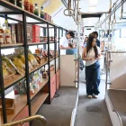 Artesanías, alimentos, cosméticos y otros productos elaborados por emprendedores de Puembo son parte de la oferta del Mercado Local.