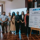 Representantes de las organizaciones seleccionadas para recibir fondos junto a funcionarios municipales.